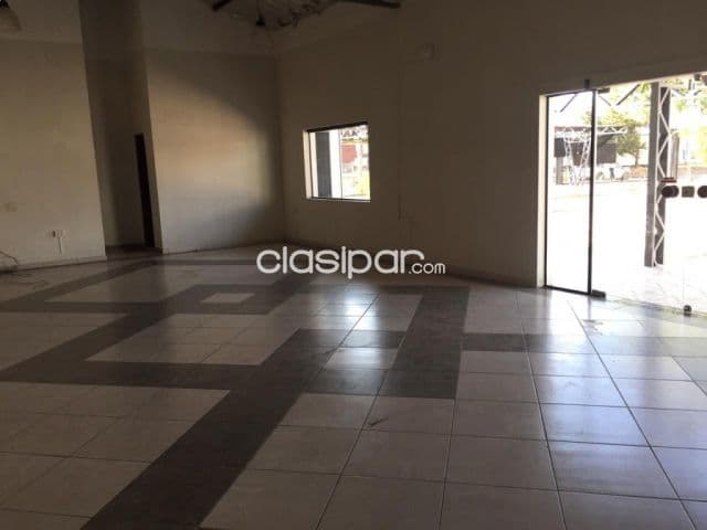 Deposito en Asunción con Oficinas y Show Room