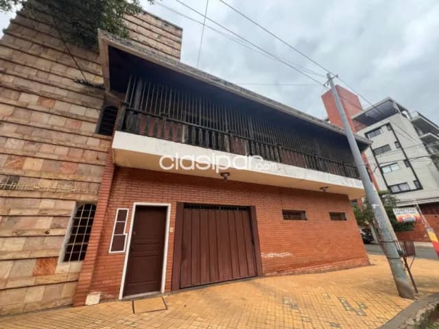 Amplia casa en esquina en barrio Jara - zona universidad americana — foto 2