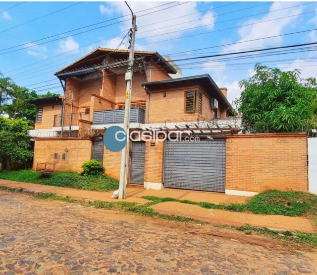 Dúplex en Barrio Mburucuyá Zona Superseis Mburucuya