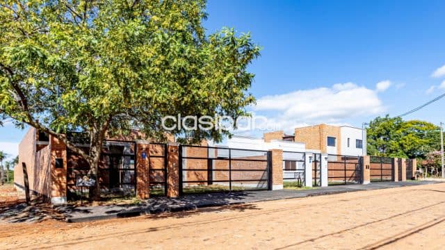 Casa en Luque zona rakiura cód. 4073