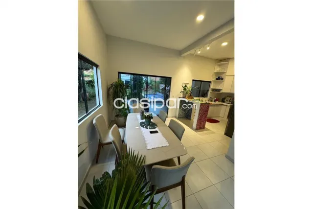 Casa c/4 habitaciones 1 en pb y piscina c/cascada-lambare-rio apa a cuadras de caciq — foto 3