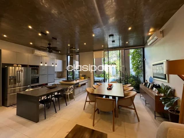 Casa de 4 Dormitorios, Zona Shopping Mariscal - CLHO6226920 — foto 2