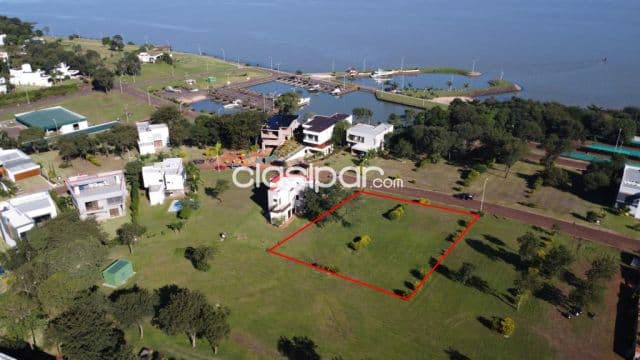 Disponible dos terrenos juntos en exclusivo barrio cerrado en itapua