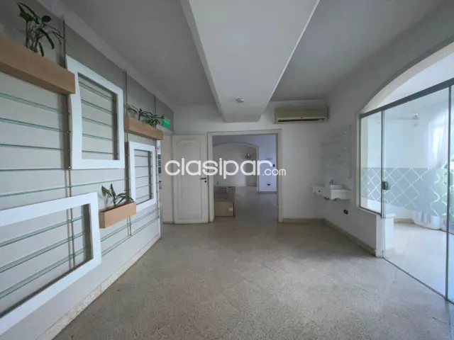Prox. Boggiani, mcal. Estigarribia: Amplia residencia p/ casa u oficina, 3 dormitorios — foto 3