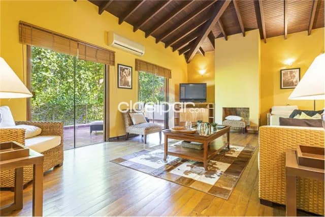 Fabulosa residencia en doble esquina, zona colegio goethe/quinta ykua sati 💎 1,800,000 u — foto 5