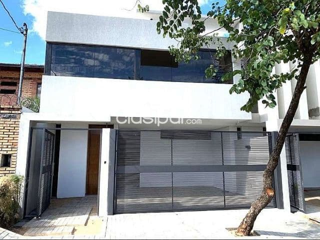 con Renta! Dúplex de 3 DORMITORIOS en Villa Golondrina, Loma Pytá
