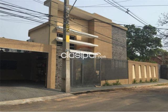 Imponete residencia de 36 metros de frente