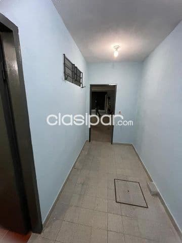 Salon comercial/oficina en esquina