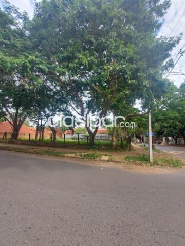 terreno en esquina de 930 m2 en el dorado Asunción