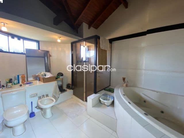 Residencia de lujo a metros de av. Cacique Lambaré en venta