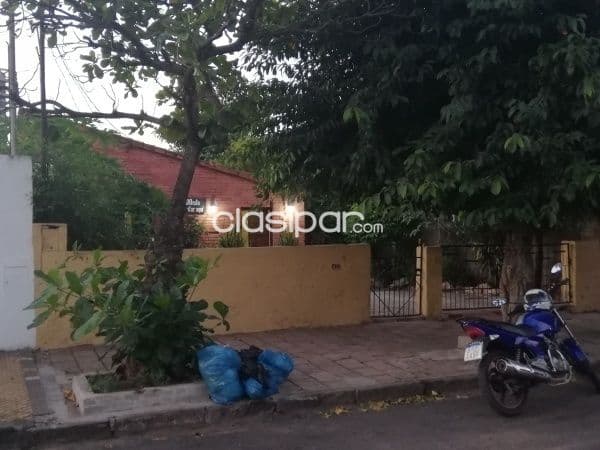 Casa a demoler o refaccionar en barrio Jara