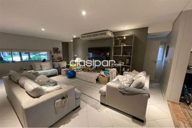 Casa botanica 5 -fdo. Norte c/ 3 hab.2 suites y 1 master c/area de serv.y patio
