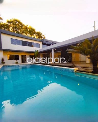 En venta casa de arquitectura minimalista -barrio mbocayaty- asuncion