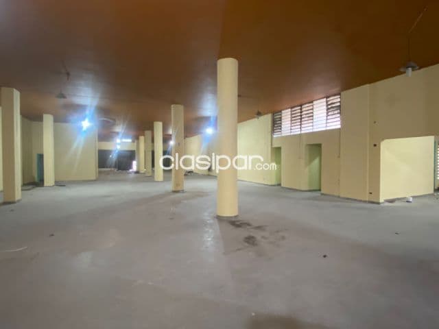 Salón - Depósito en Asunción Avda. Petirossi