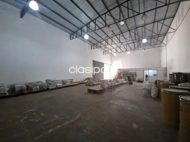 Tinglado/deposito c/oficinas en Fernando de la Mora norte cod v0293, foto 3