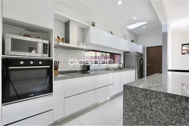 En venta residencia en Luque de cuatro dormitorios — foto 4
