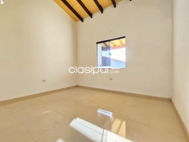 Hermoso y amplio chalet en Ñemby zona rincon de 2 dormit, foto 1