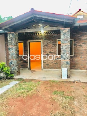Casa en lambare barrio cañada cod 4328