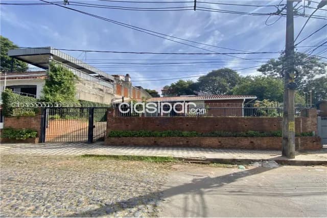 Casa en amplio terreno de 1.104 m2 -bo.mcal.estigarribia s/calle cnel.ramon diaz, foto 2