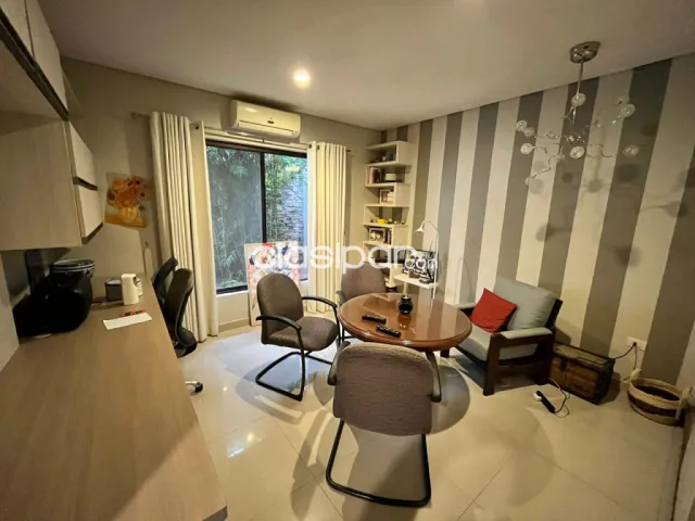 Prox. C. Centenario, Recoleta: Elegante residencia, 5 dormit, ambientes amplios, jardín, foto 4