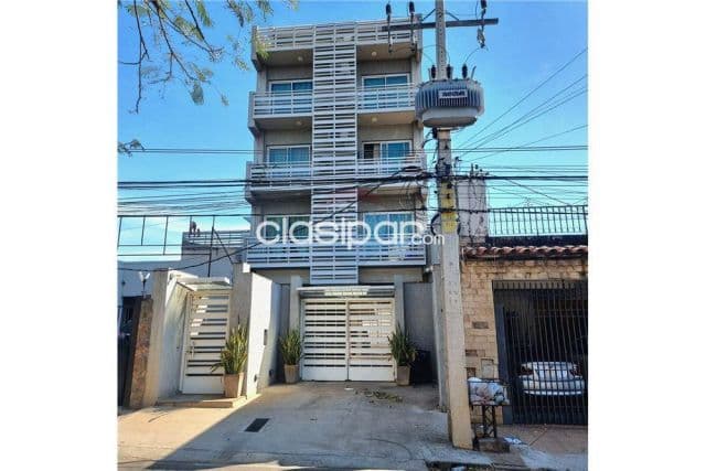 Edificio sobre la av san martin