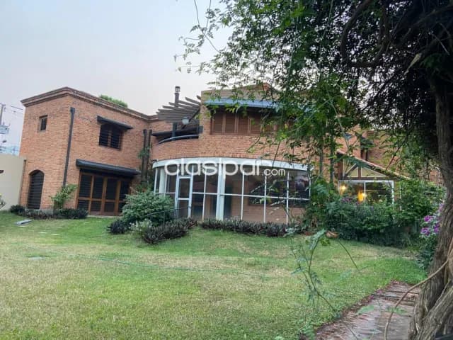 Villa Morra: Elegante residencia, 4 suites, escritorio, ascensor, gran jardín, 2.500 usd, foto 3