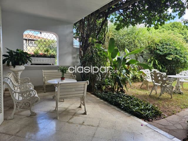 Tu nuevo hogar! Residencia en esquina de 4 habitaciones