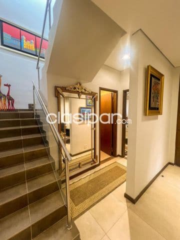 Villa Elisa, V. Mazzei: 360m2, categoría estreno, 3 suites, escritorio, jardín, piscina