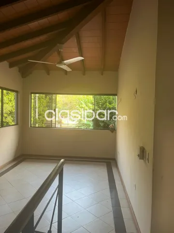 Prox. C. Centenario, león condou: 300 m2, hermosa residencia en pb, jardín, piscina, 3 dor — foto 5