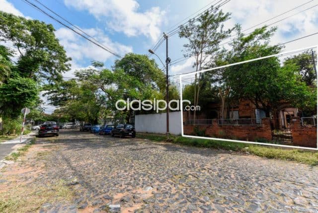 En venta terreno arbolado en inmejorable ubicación en el Barrio Mburicaó de Asunción