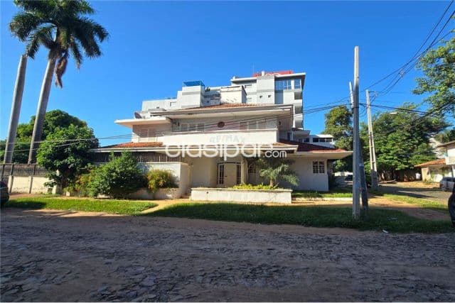 Casa en esquina estrategica - barrio Carmelitas — foto 1