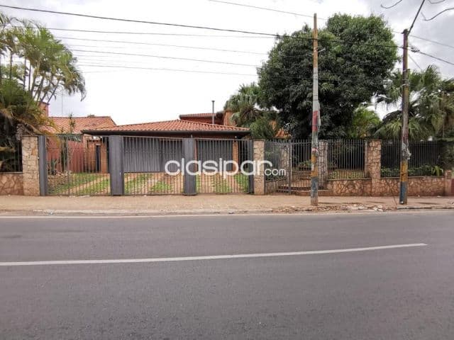 Avda. Médicos del chaco y eusebio ayala: Confortable residencia (de calle a calle)