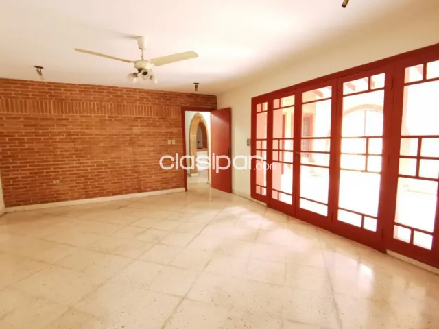Avda. Médicos del chaco y eusebio ayala: Confortable residencia (de calle a calle), foto 4