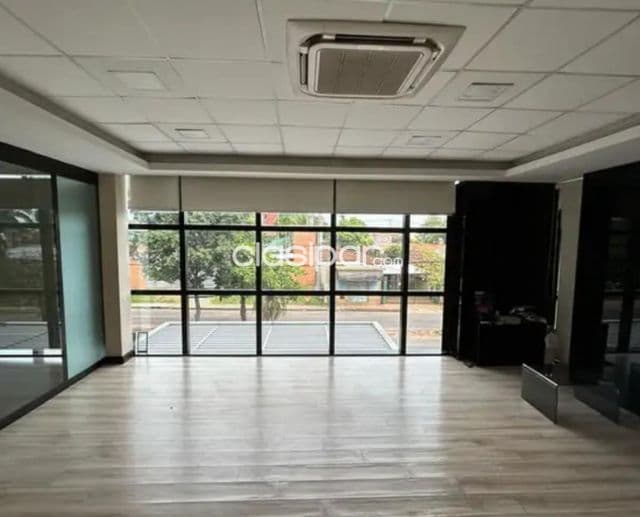 Show room + deposito, 1.500 m2: Z/ shop. Km 5, secret. Nac. De deportes, ambientes climati, foto 1