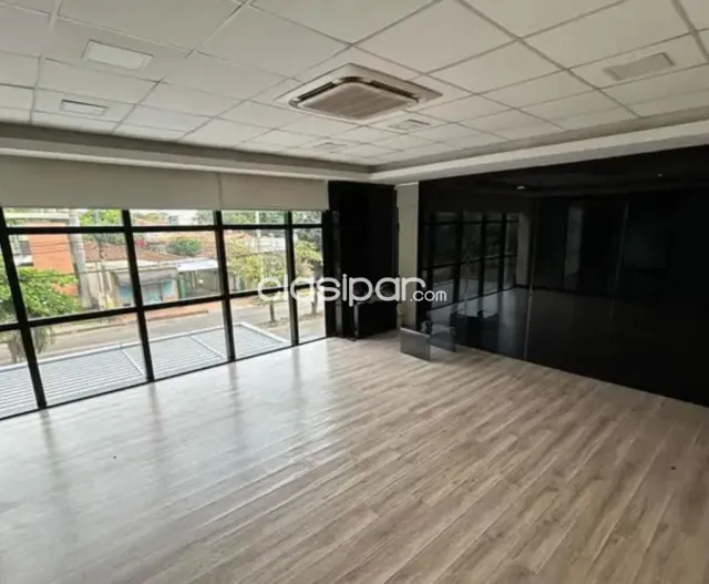 Show room + deposito, 1.500 m2: Z/ shop. Km 5, secret. Nac. De deportes, ambientes climati, foto 3
