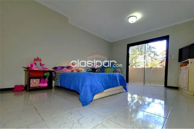 Se vende exclusiva residencia con ubicación premium en el barrio Mburucuyá, de 3 habitacio — foto 5
