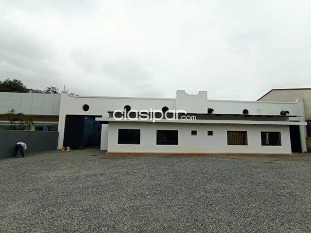 Capiata, aratirí, s/ ruta: Importante deposito, 850 m2, + oficinas + amplio parking