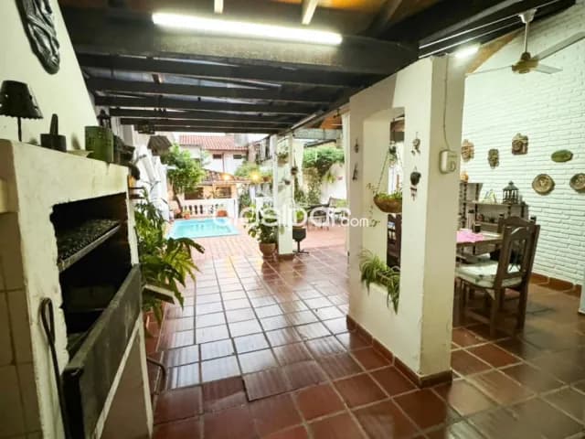 En venta ❗️ casa con piscina a pasos de felix bogado, zona luisito, foto 5