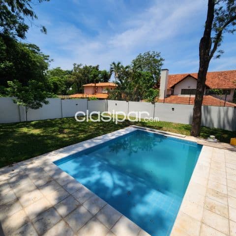 Hermosa residencia en sanber a 100 mts de la avenida schaerer