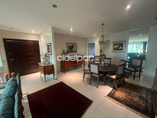 Hermoso y amplio dpto. De 3 dorm. En suite sobre sta. Teresa