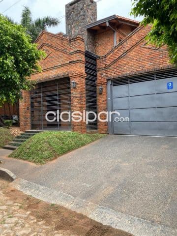 Ykua satí, goethe: Elegante casa duplex, 3 dormit, jardín, quincho, alta seguridad