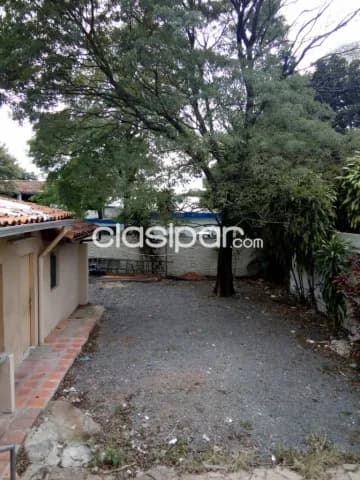 2 propiedadades juntas sobre avda mcal. Lopez casi san jose — foto 3
