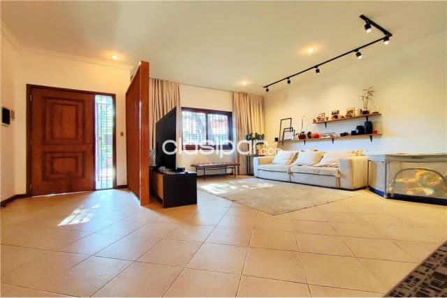 Duplex a la venta en ycua sati. Zina paseo la agaleria