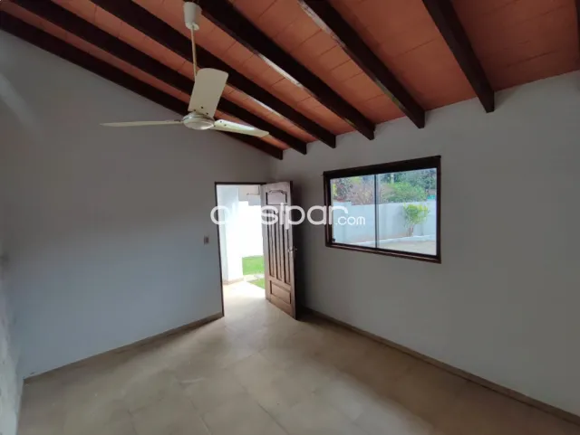 Lambare . Vendo casa zona municipalidad ,colegio nacional y av. Santa rosa, foto 2