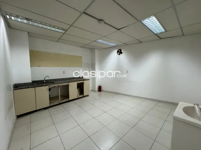 Salon Comercial en Mariano Roque Alonso Ruta Transchaco — foto 5