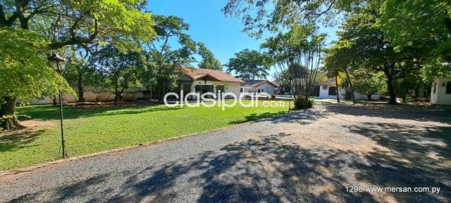 Terreno 2.380 m2 en esquina s/ avda. Stma. Trinidad (cód. 1298)