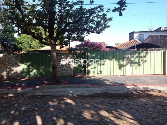 Amplia casa con piscina. Zona avda. Félix bogado/avda gral. Santos/avda. Perón, foto 2