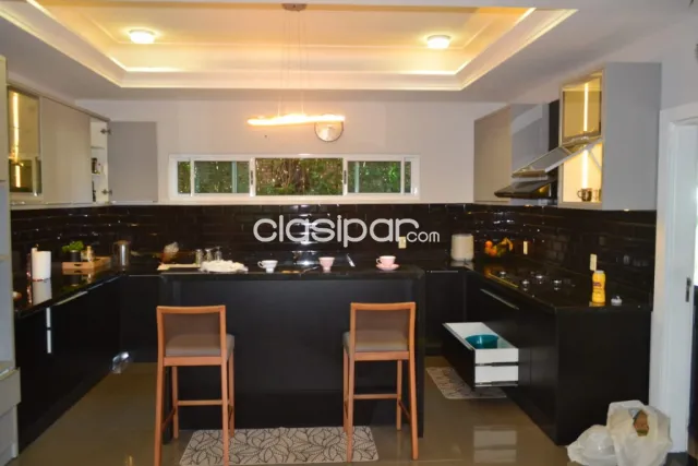 hermosa Residencia en el Paraná Country Club , ubicada sobre la Avenida Paraná, foto 3