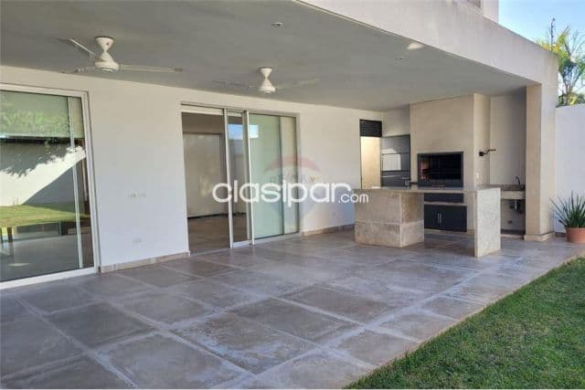 En venta hermosa residencia minimalista ubicada en Lambaré descripción: Planta alta 1 hab