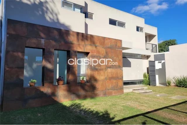 En venta hermosa residencia minimalista ubicada en Lambaré descripción: Planta alta 1 hab, foto 4